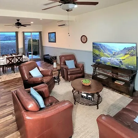 Immaculate Home W/ Mtn And River Views! East Wenatchee Exterior photo