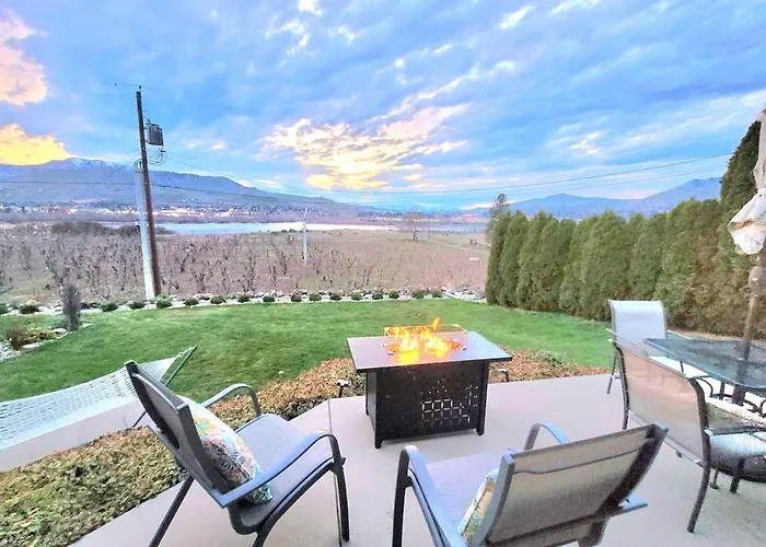 Immaculate Home W/ Mtn And River Views!