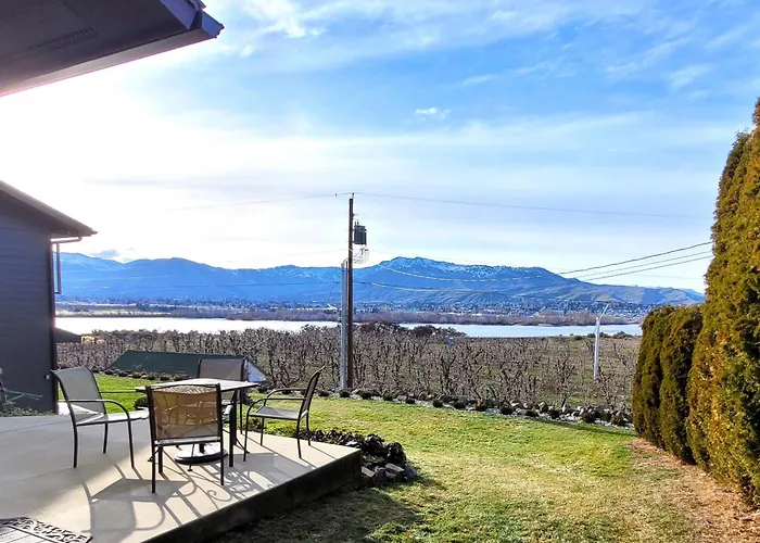 Immaculate Home W/ Mtn And River Views!