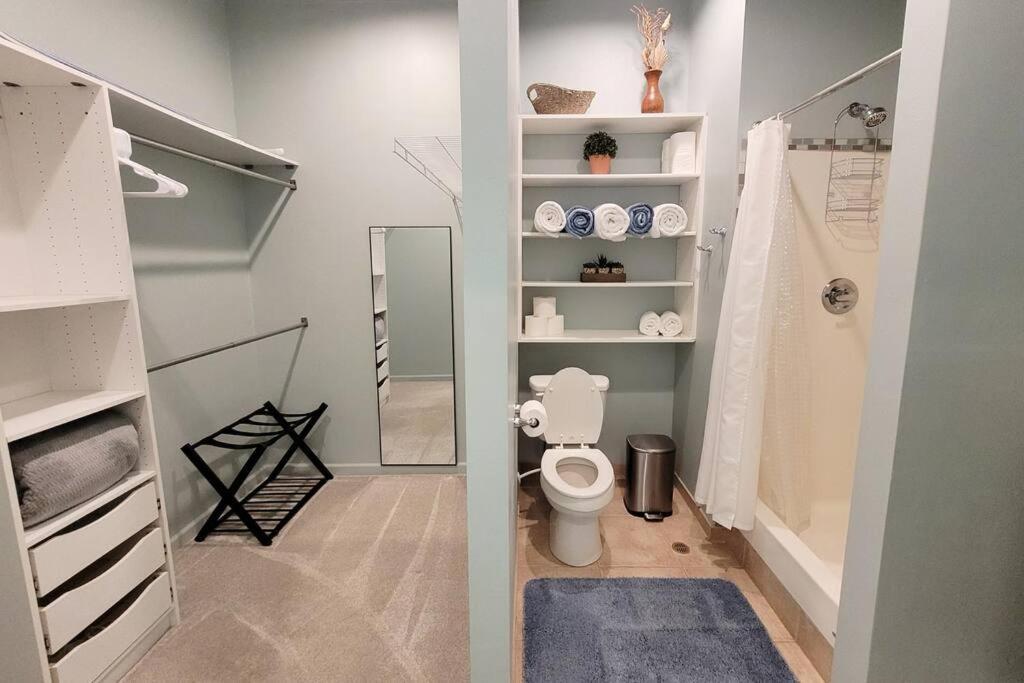 Immaculate W/ Mtn And River Views! Apartment *