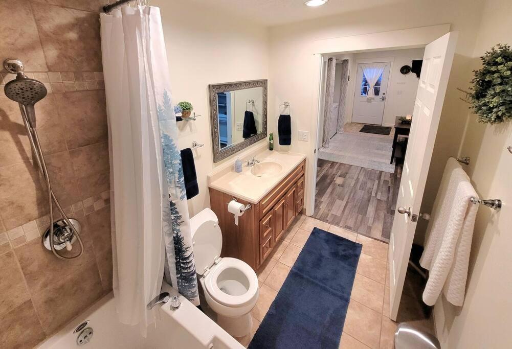 Apartment Immaculate W/ Mtn And River Views! *