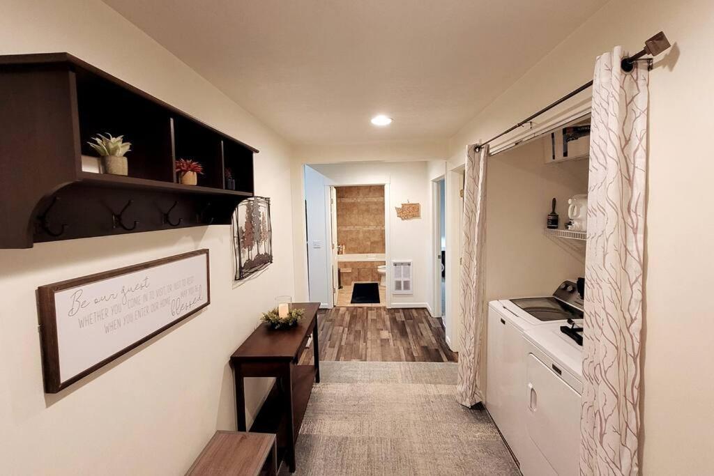 Immaculate W/ Mtn And River Views! *