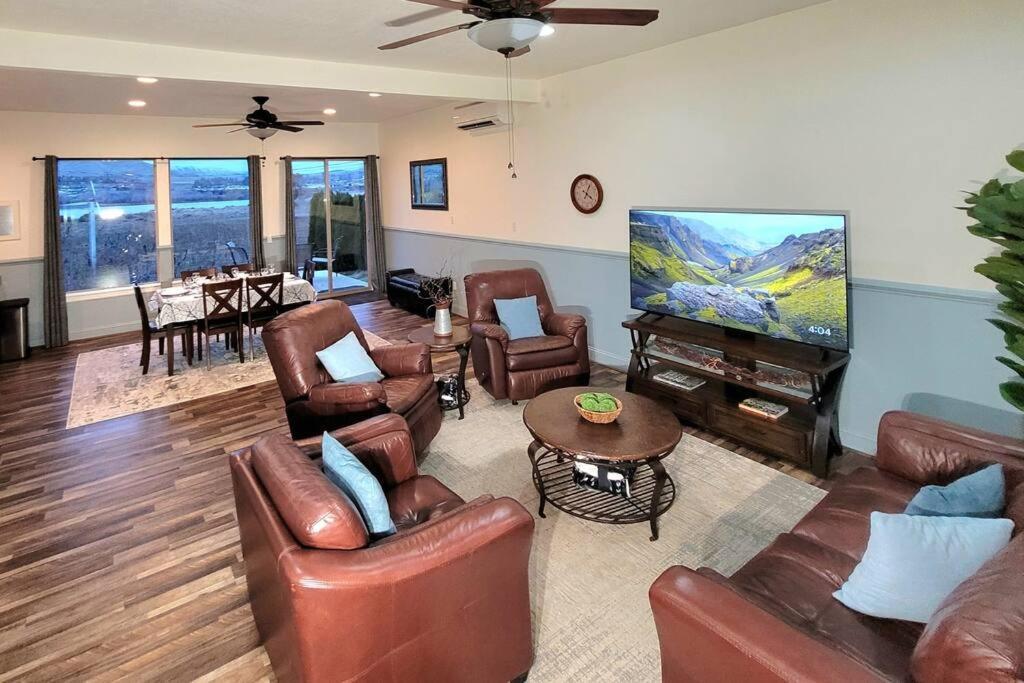 Apartment Immaculate W/ Mtn And River Views! East Wenatchee