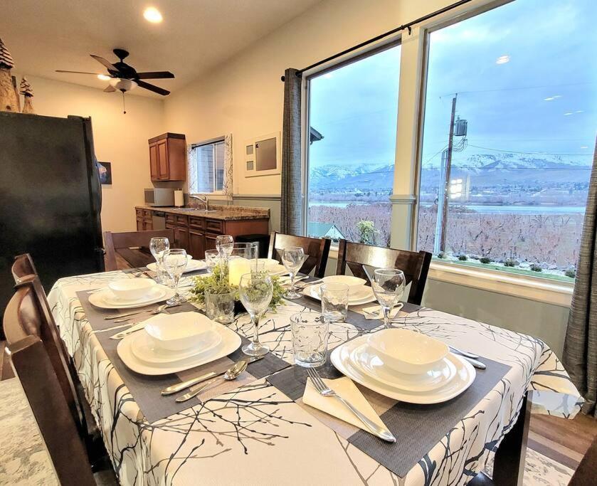 Immaculate W/ Mtn And River Views! * East Wenatchee