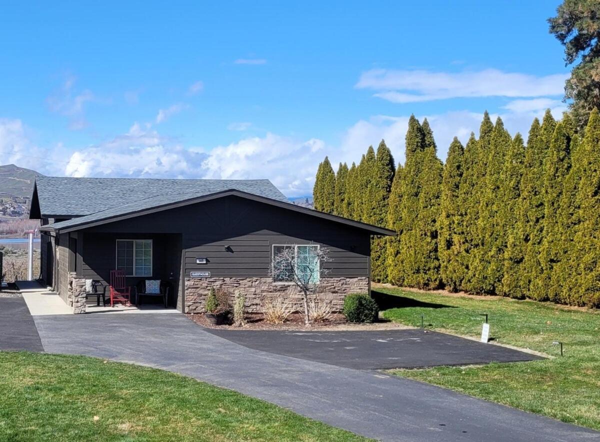 Immaculate W/ Mtn And River Views! East Wenatchee