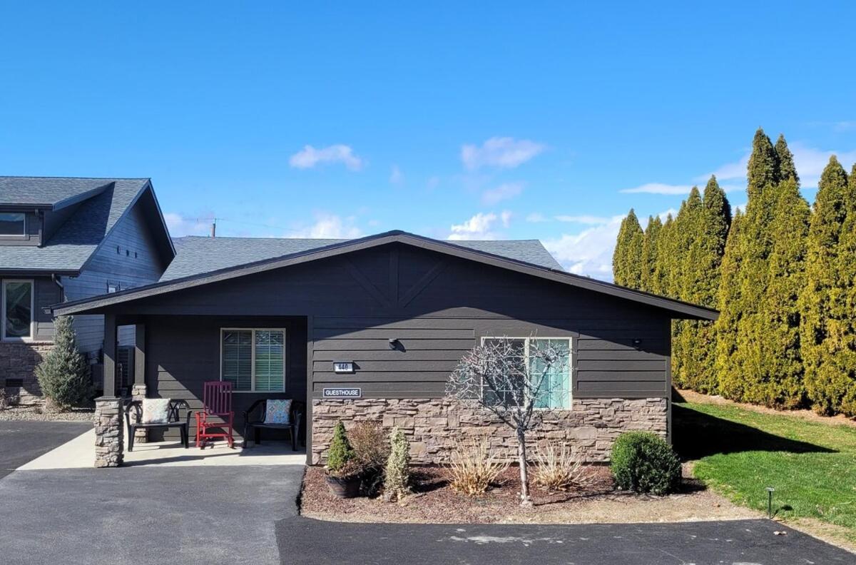 Immaculate W/ Mtn And River Views! * East Wenatchee