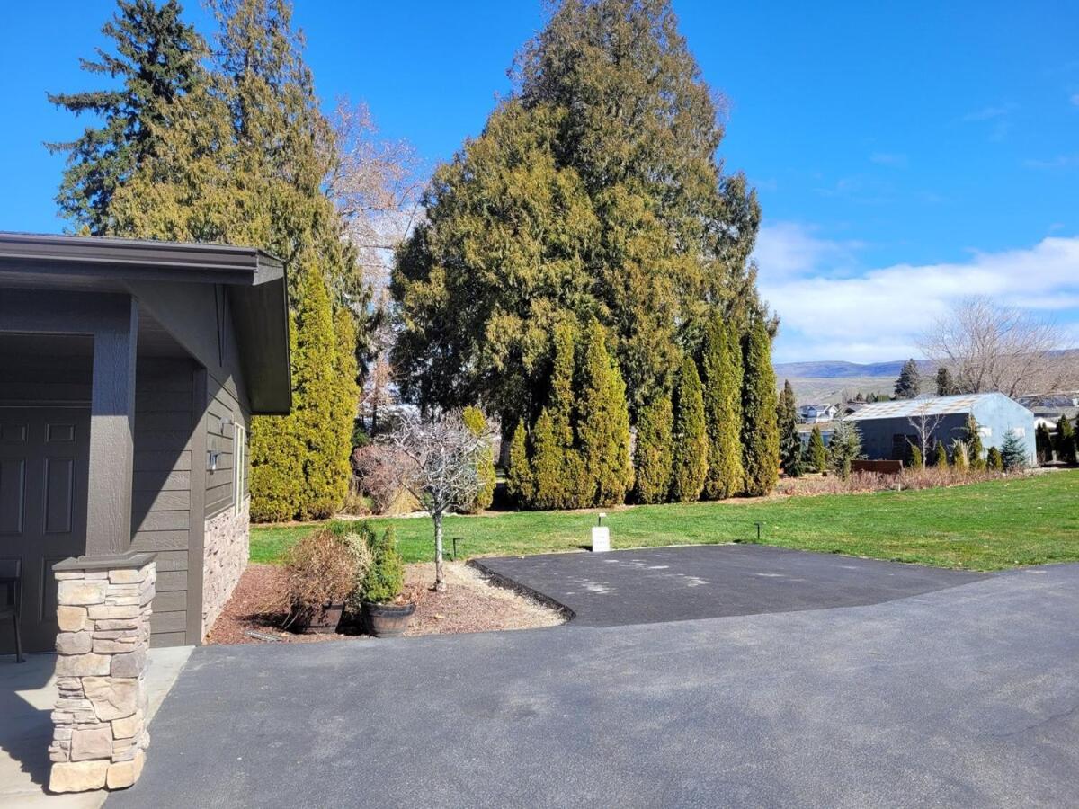 Immaculate W/ Mtn And River Views! Apartment *