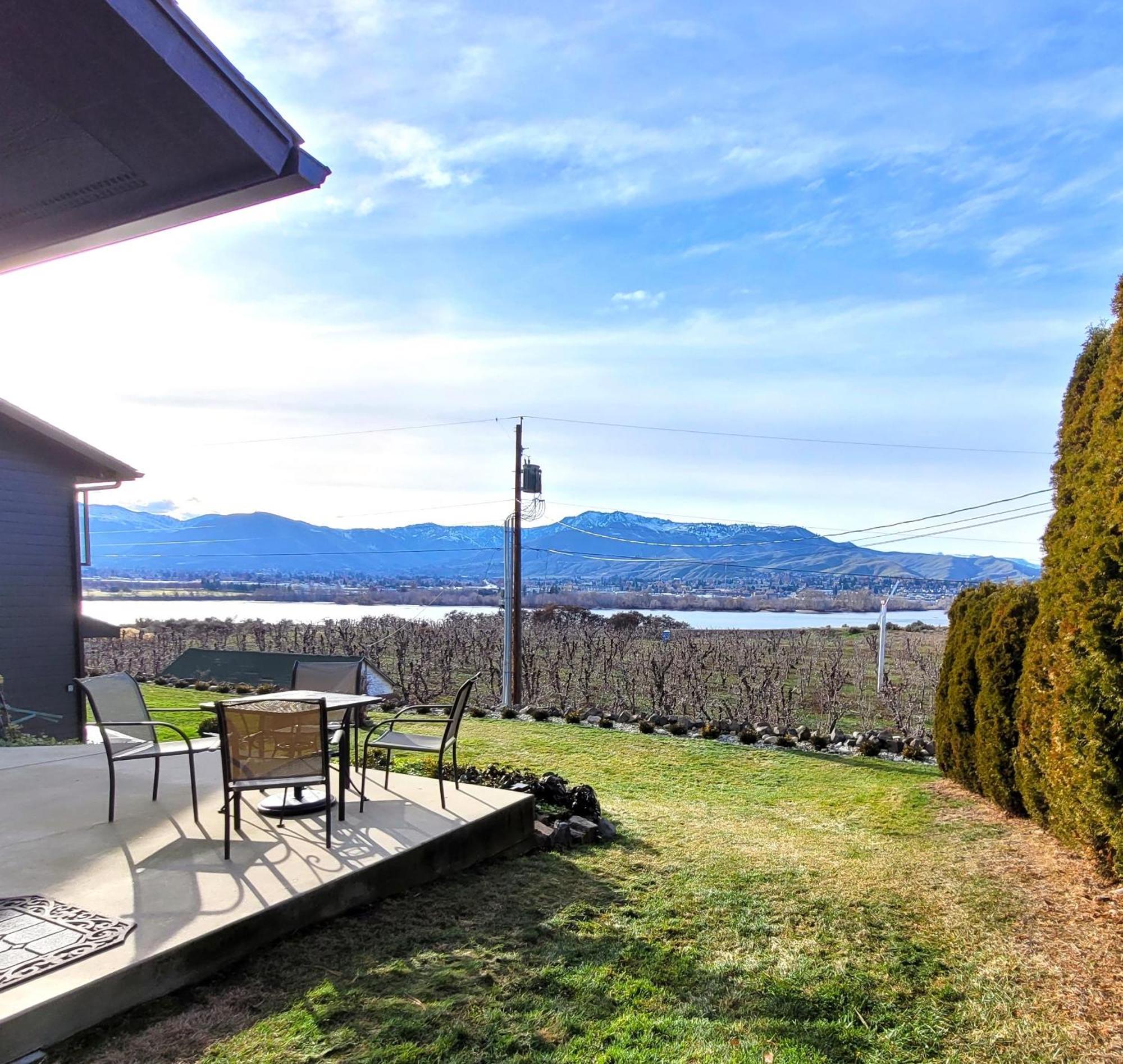 Immaculate W/ Mtn And River Views! Apartment East Wenatchee
